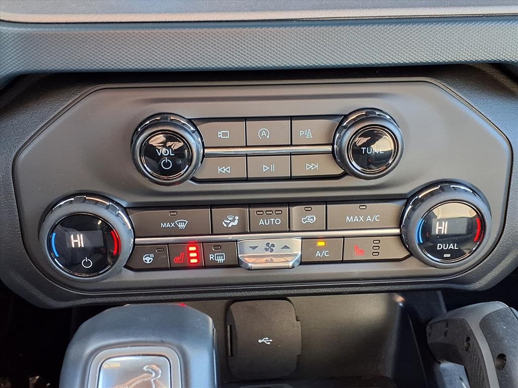 2024 Ford Bronco Outer Banks - 11