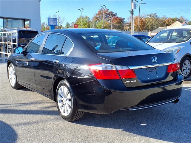 Used 2015 Honda Accord EX with VIN 1HGCR2F70FA186923 for sale in Fenton, MO