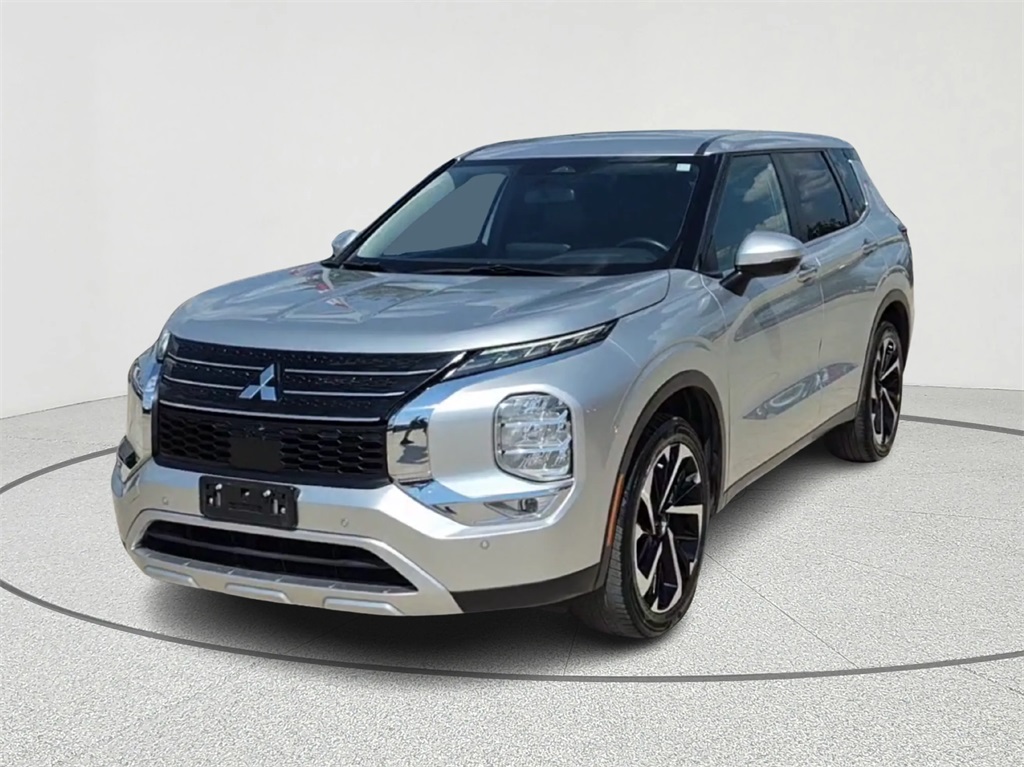 2023 Mitsubishi Outlander SE Silver at Bayshore Chrysler Jeep Dodge Ram