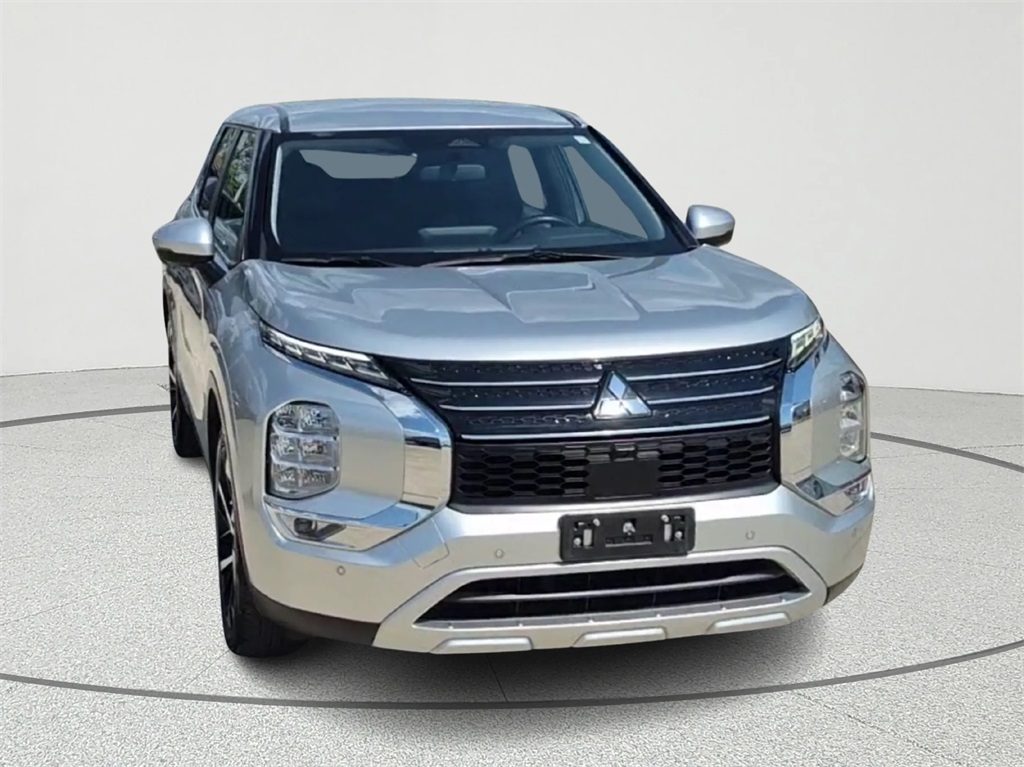 2023 Mitsubishi Outlander SE Silver at Bayshore Chrysler Jeep Dodge Ram