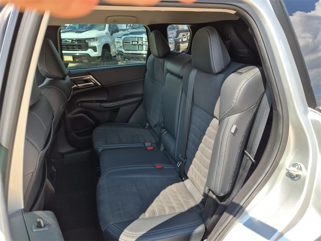 2023 Mitsubishi Outlander SE Silver at Bayshore Chrysler Jeep Dodge Ram