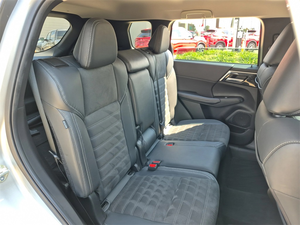 2023 Mitsubishi Outlander SE Silver at Bayshore Chrysler Jeep Dodge Ram