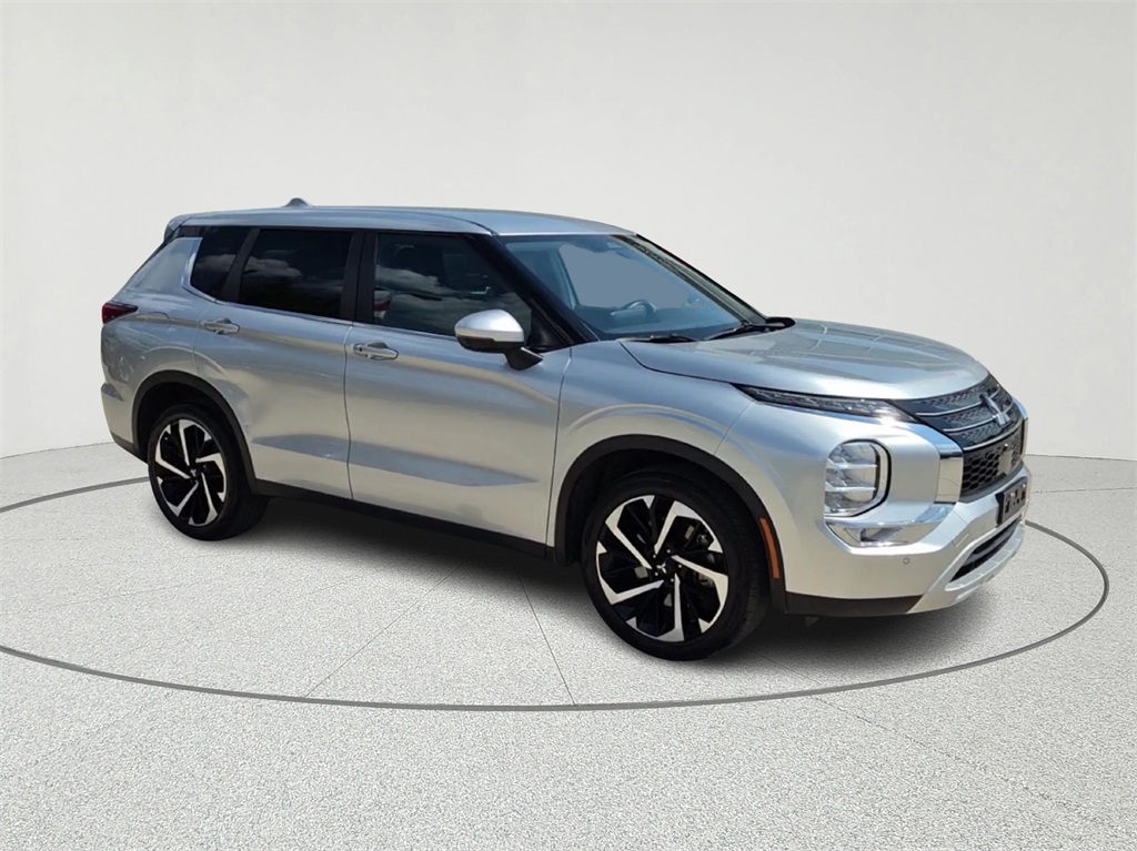 2023 Mitsubishi Outlander SE Silver at Bayshore Chrysler Jeep Dodge Ram