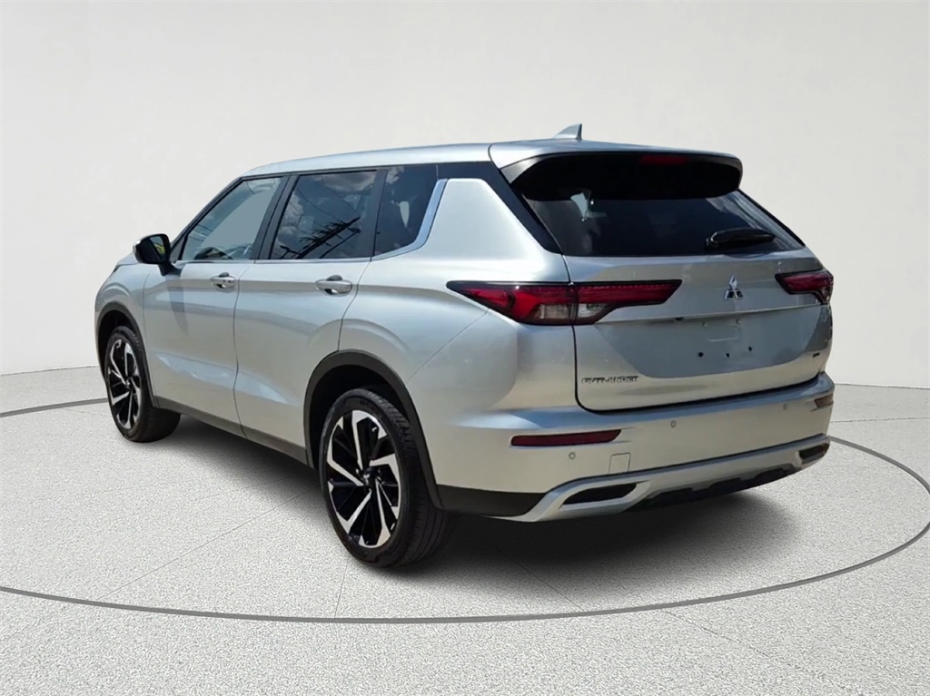 2023 Mitsubishi Outlander SE Silver at Bayshore Chrysler Jeep Dodge Ram