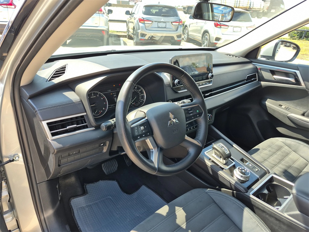 2023 Mitsubishi Outlander SE Silver at Bayshore Chrysler Jeep Dodge Ram