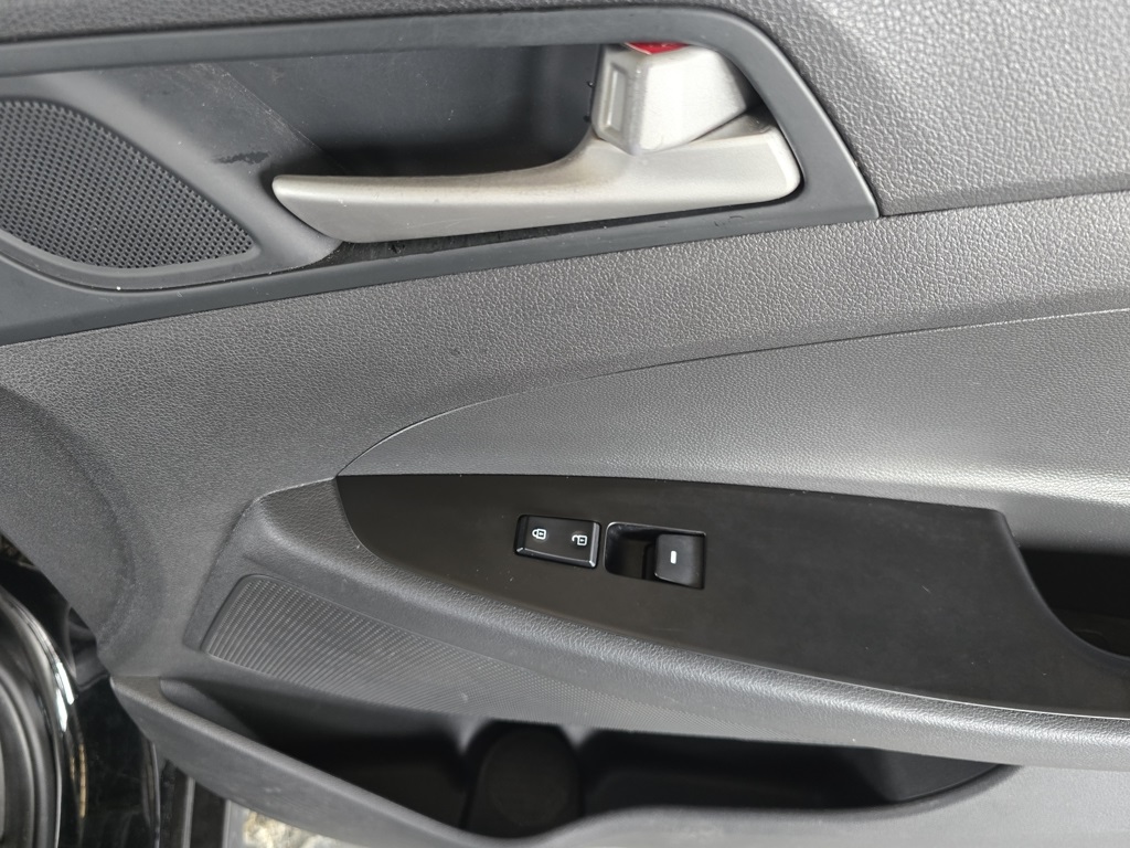 Thumbnail: 2021 Hyundai Tucson - 18