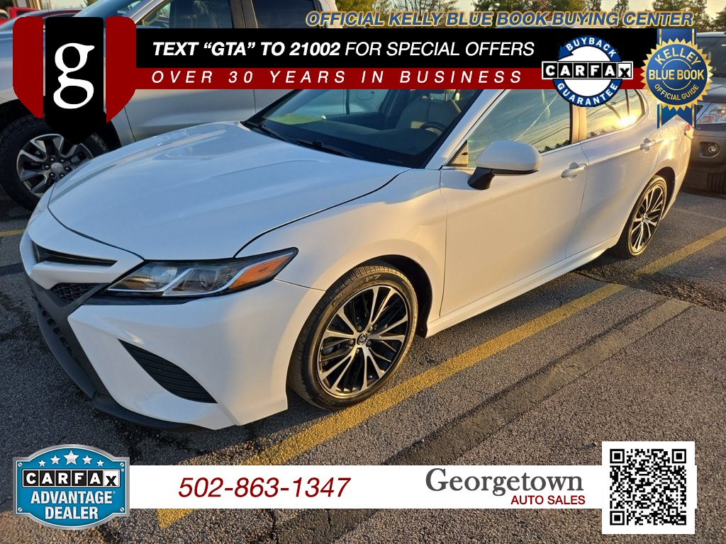 2018 Toyota Camry SE's photo