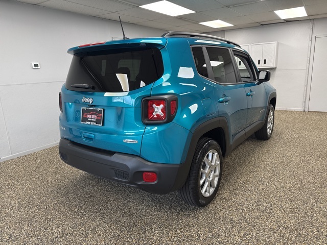2022 Jeep Renegade Latitude photo 2