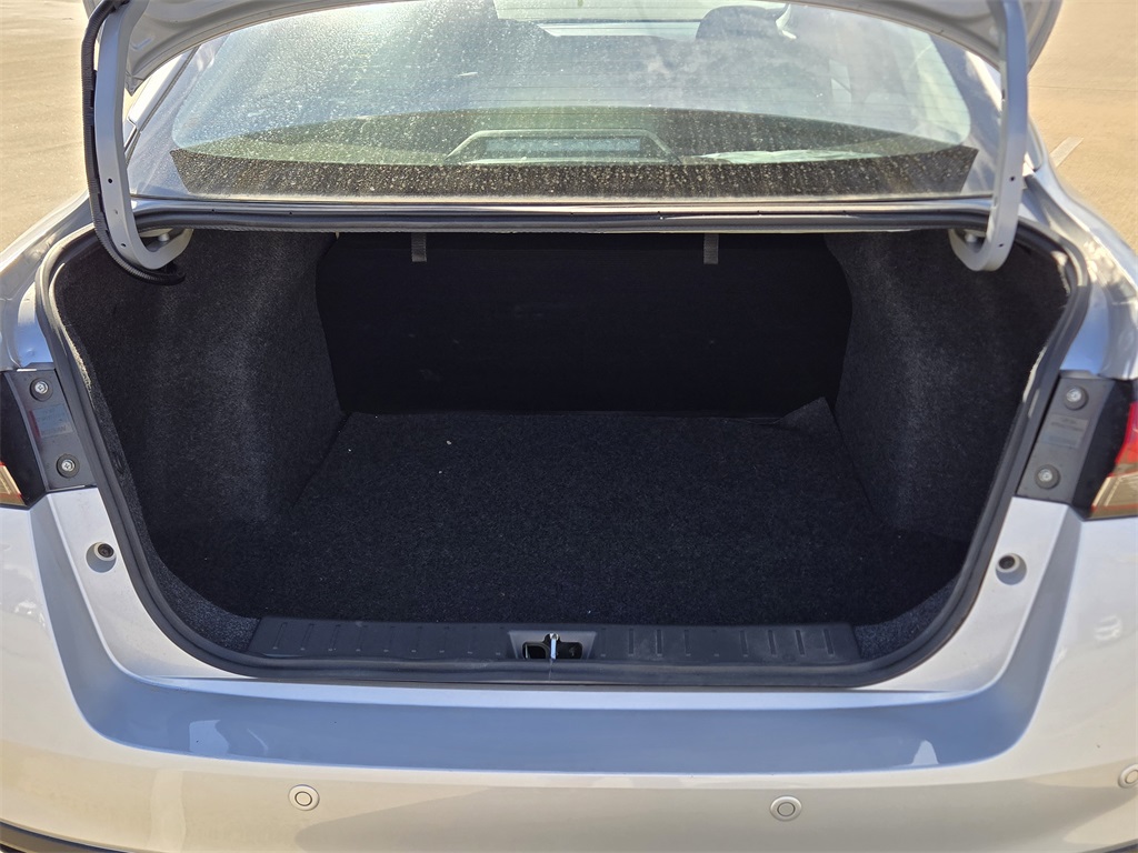 2025 Nissan Versa 1.6 S - 9