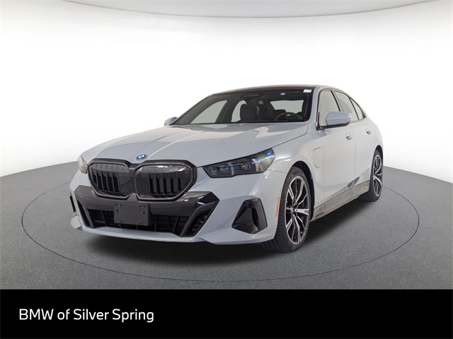2025 BMW 5 Series 550e xDrive
