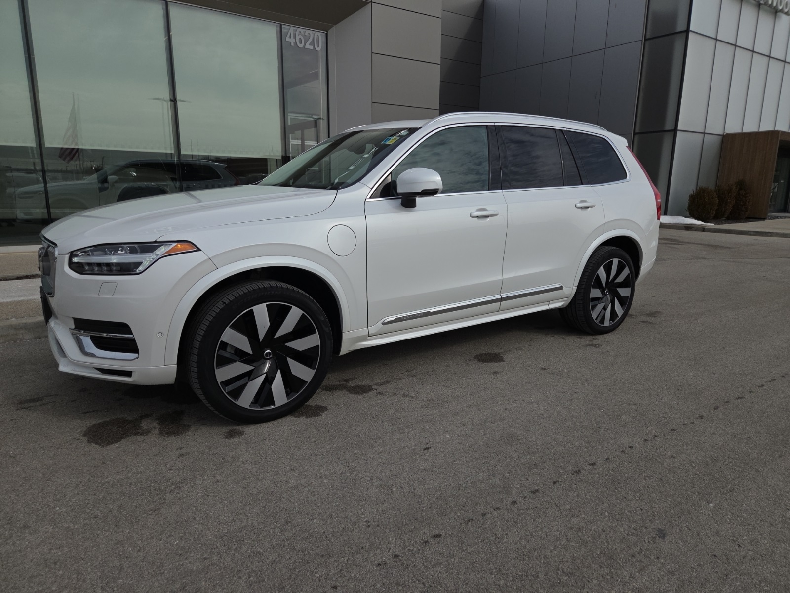 2024 Volvo XC90 Recharge T8 Plus Bright Theme 6-Passenger eAWD