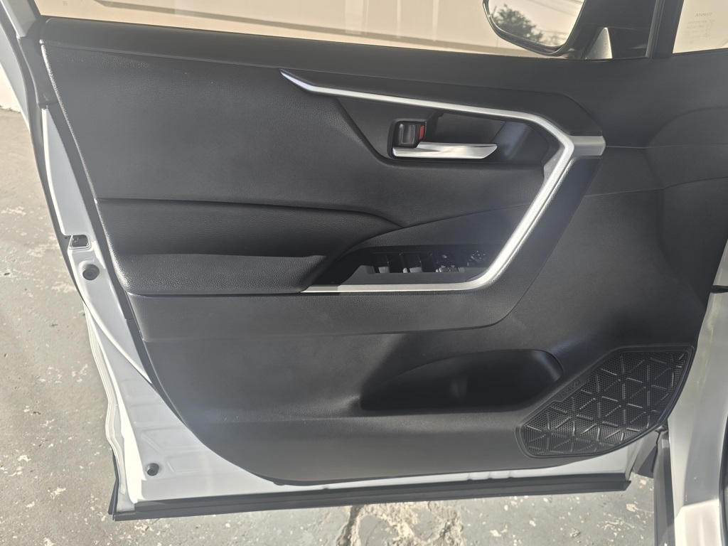 Thumbnail: 2023 Toyota RAV4 - 20