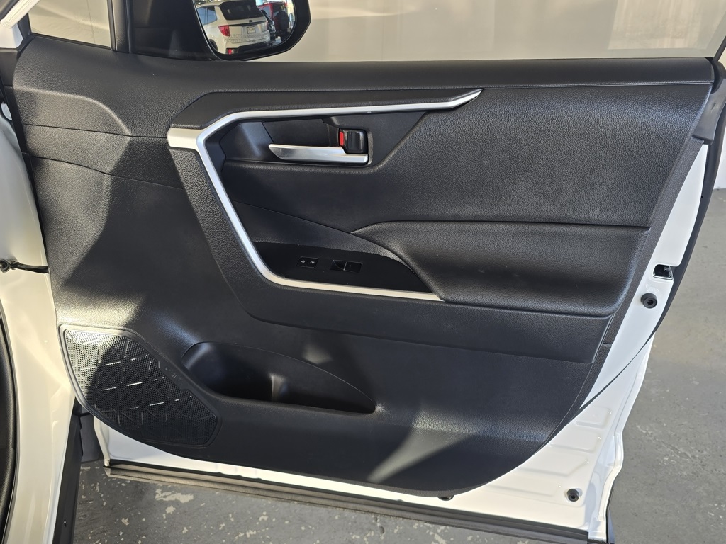 Thumbnail: 2023 Toyota RAV4 - 23