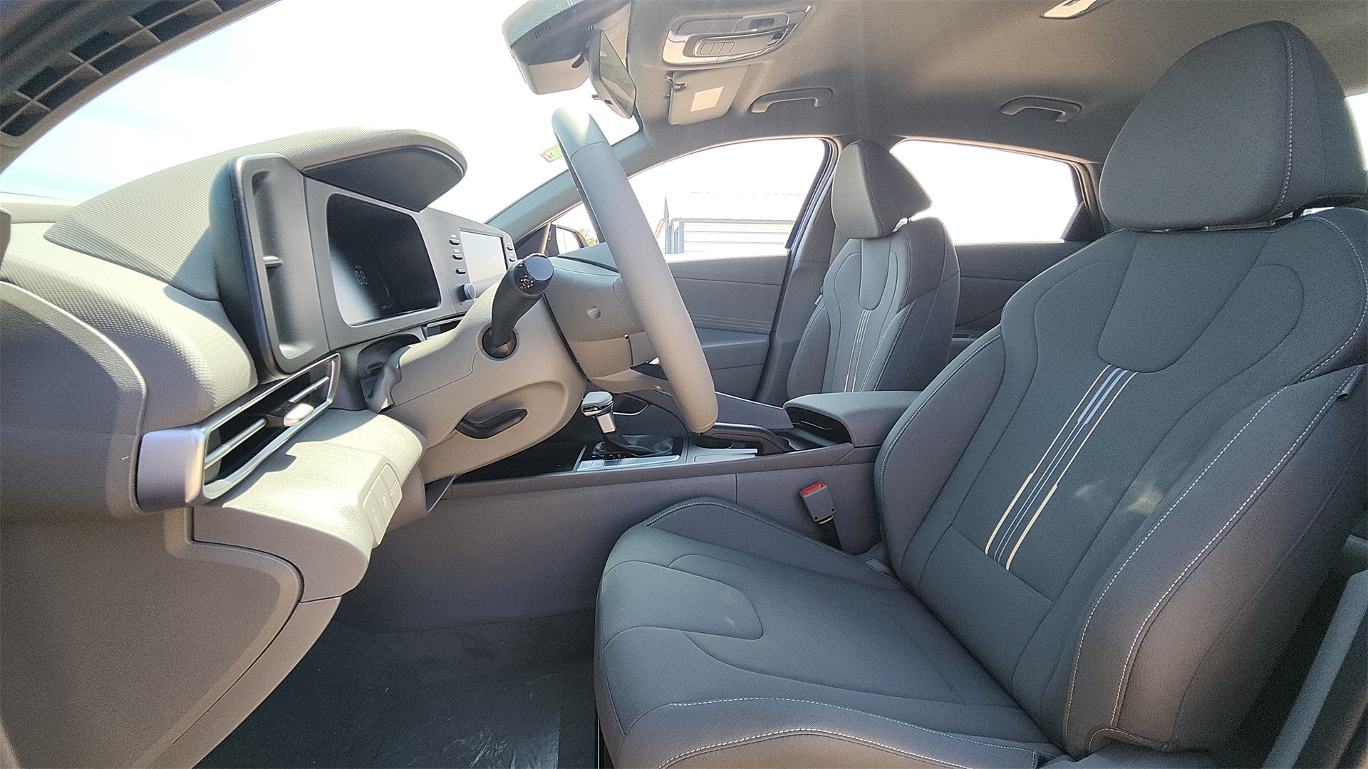 2025 Hyundai Elantra SEL Sport photo 10