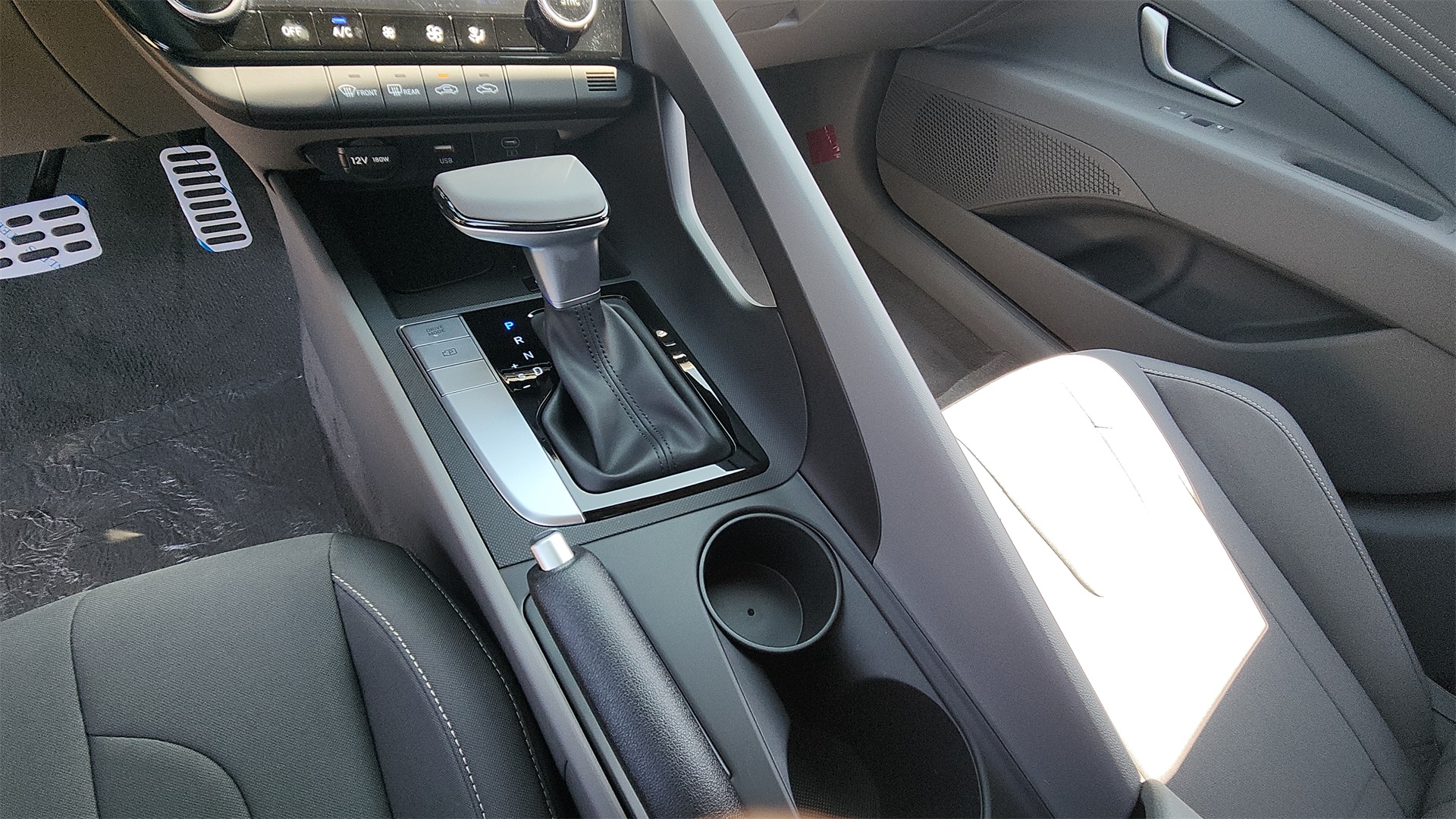 2025 Hyundai Elantra SEL Sport photo 12