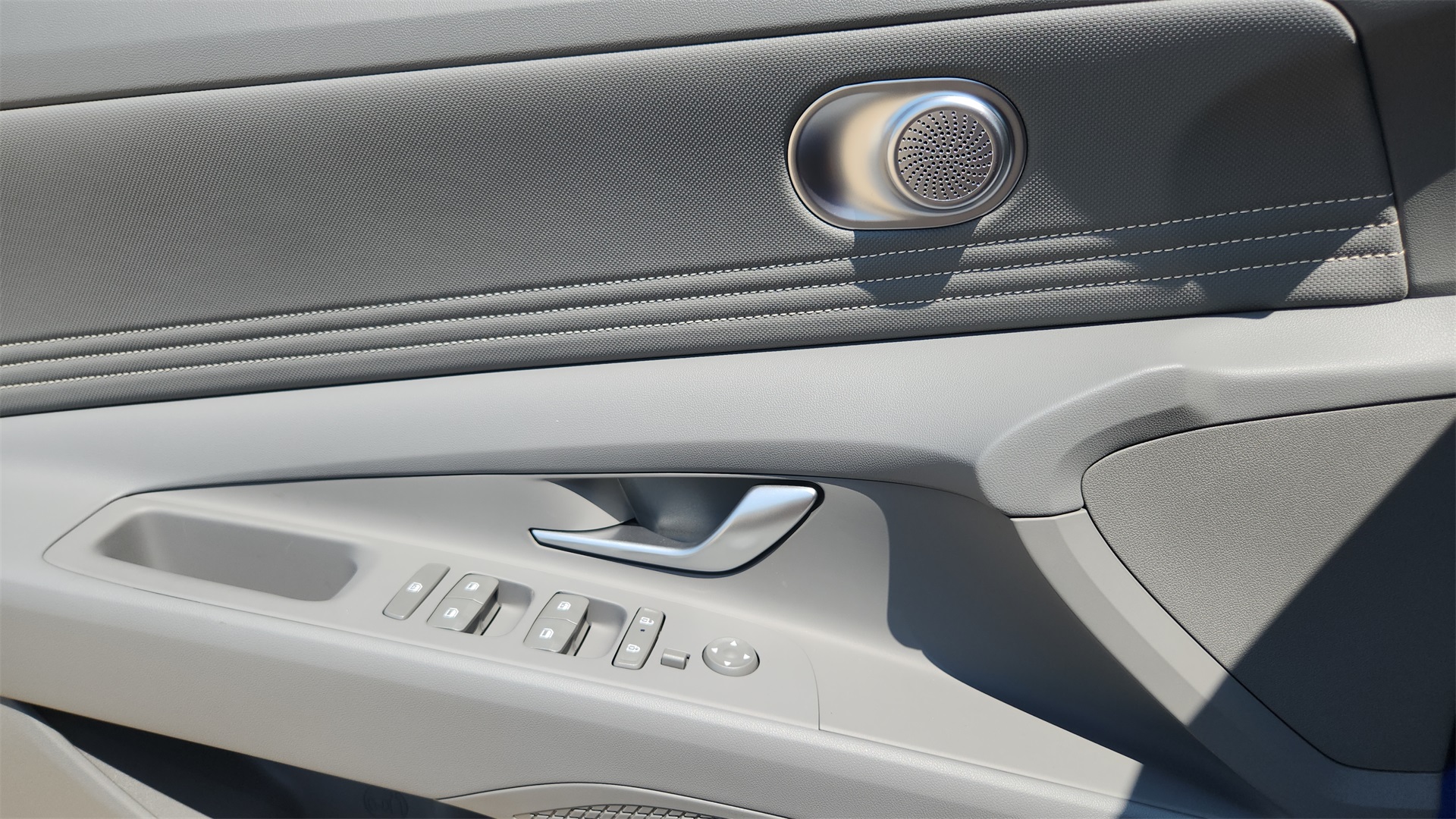 2025 Hyundai Elantra SEL Sport photo 14