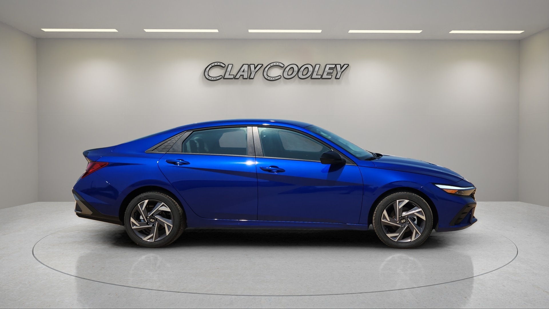 2025 Hyundai Elantra SEL Sport photo 2