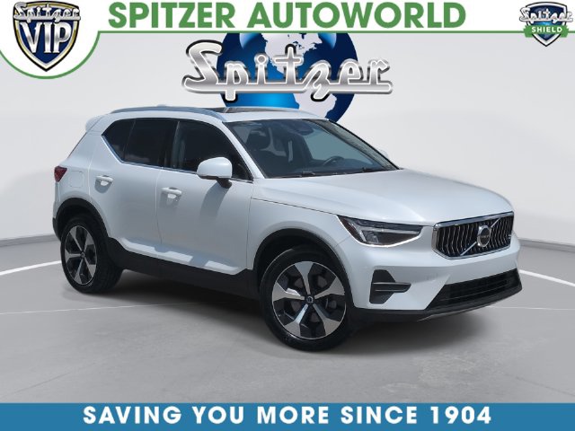 Crystal White Metallic 2024 Volvo XC40 SUV / Crossover  Automatic