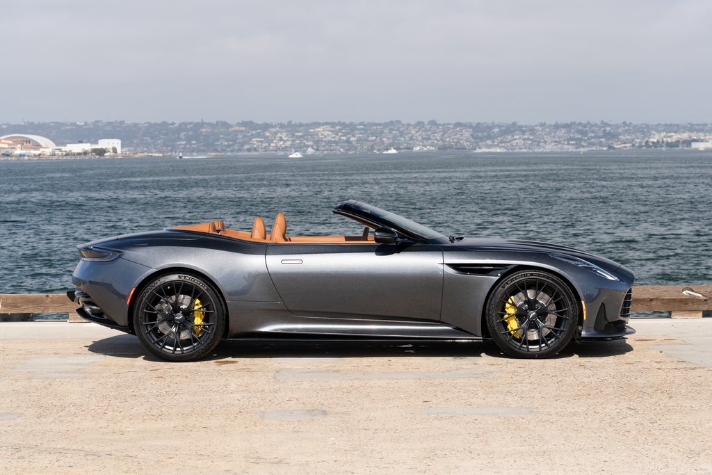 Aston Martin 2025 DB12 Volante