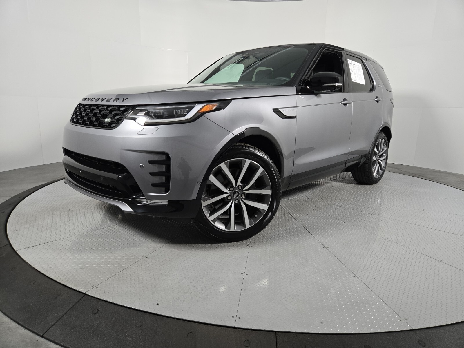 2025 Land Rover Discovery P360 Dynamic SE AWD