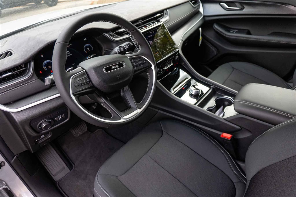 New Car 2025 Jeep Grand Cherokee L  Laredo For Sale Under $35,000 In San Marcos, Texas