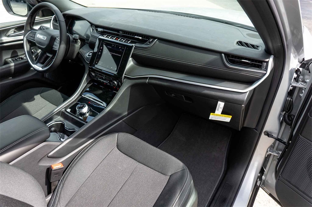 New Car 2025 Jeep Grand Cherokee L  Laredo For Sale Under $35,000 In San Marcos, Texas