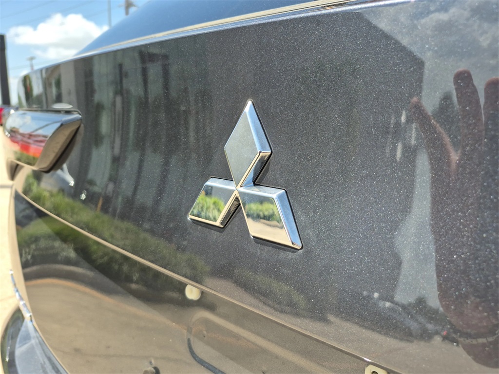 2025 Mitsubishi Outlander SEL Gray at Gullo Toyota