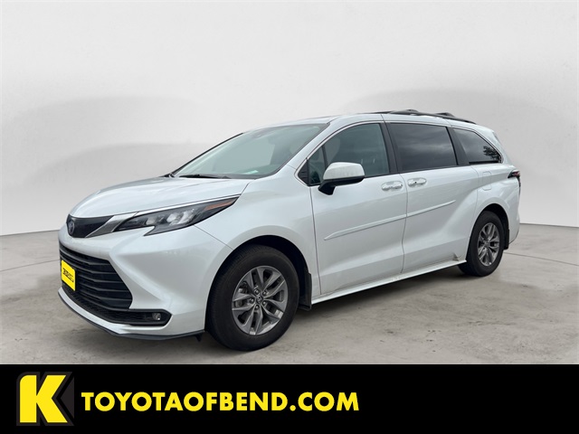 2025 Toyota Sienna XLE 7-Passenger AWD