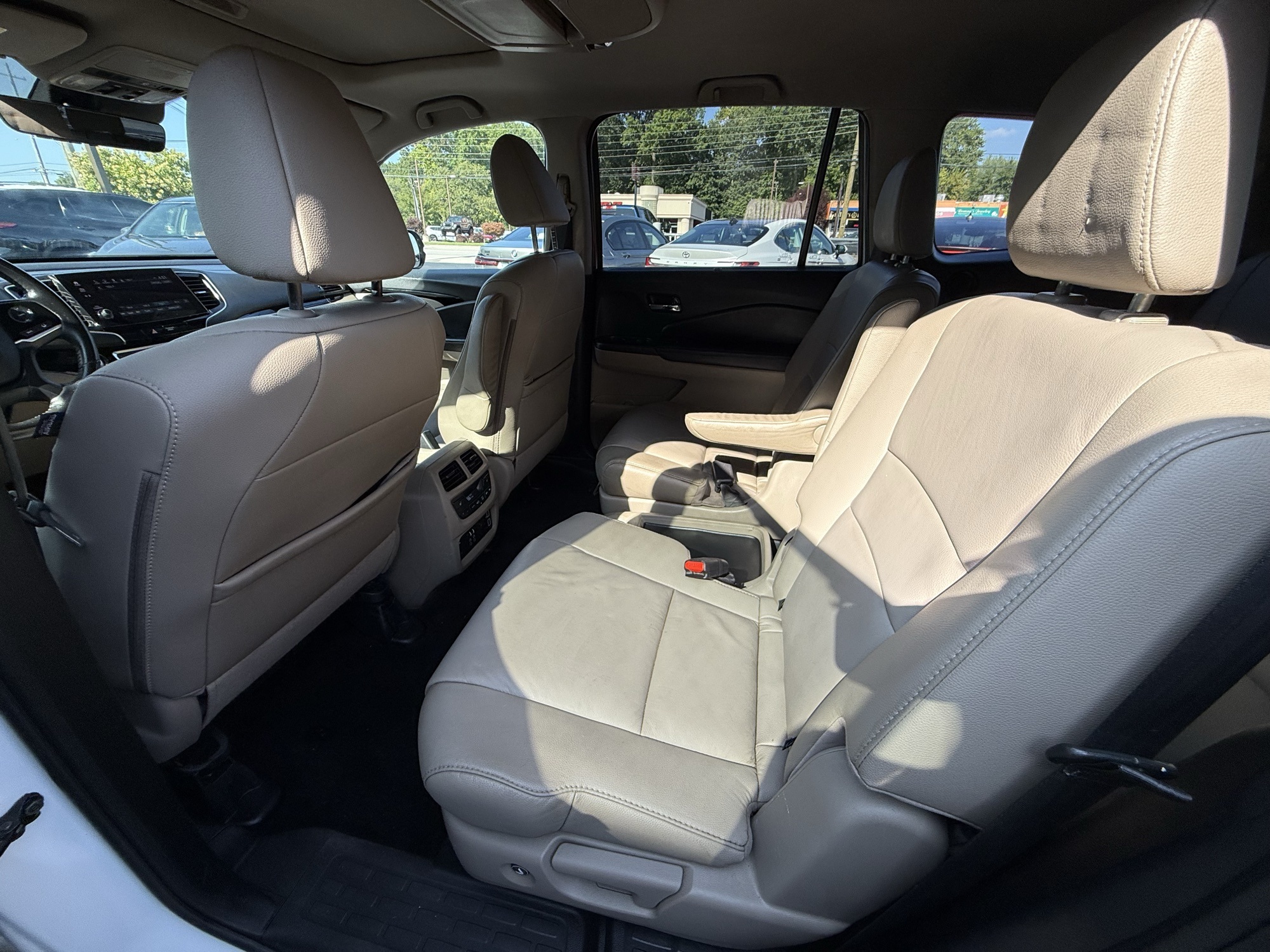 2020 Honda Pilot Touring photo 14