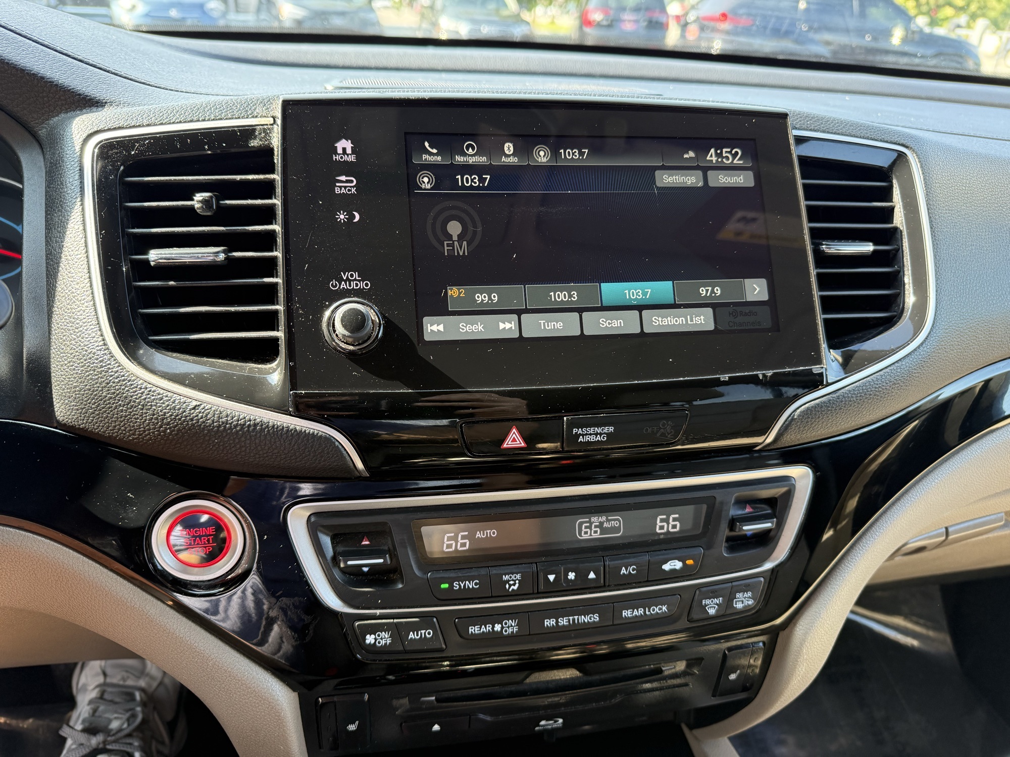 2020 Honda Pilot Touring photo 22