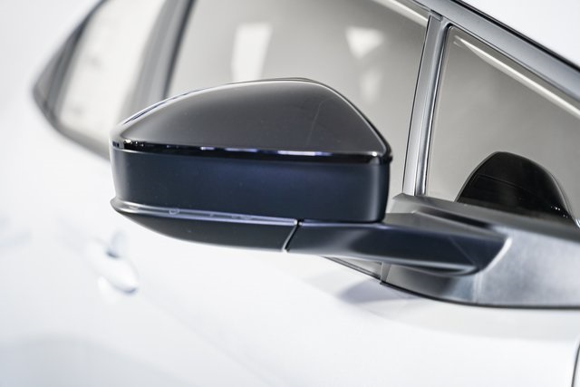 ToyotaPrius Plug-In Hybrid16