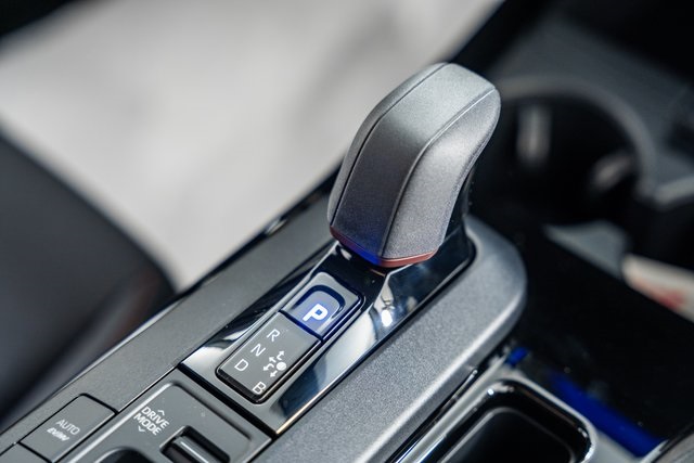 ToyotaPrius Plug-In Hybrid28