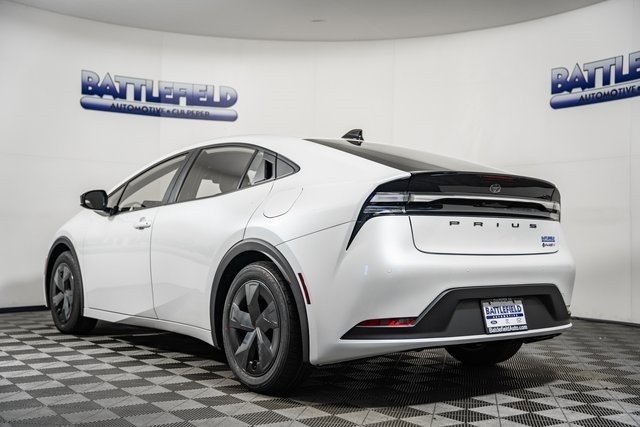 ToyotaPrius Plug-In Hybrid4