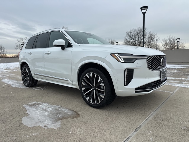 2025 Volvo XC90 B5 Plus Bright Theme 7-Passenger AWD