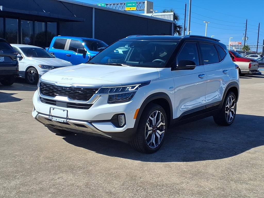 2023 Kia Seltos SX White at Bayshore Chrysler Jeep Dodge Ram