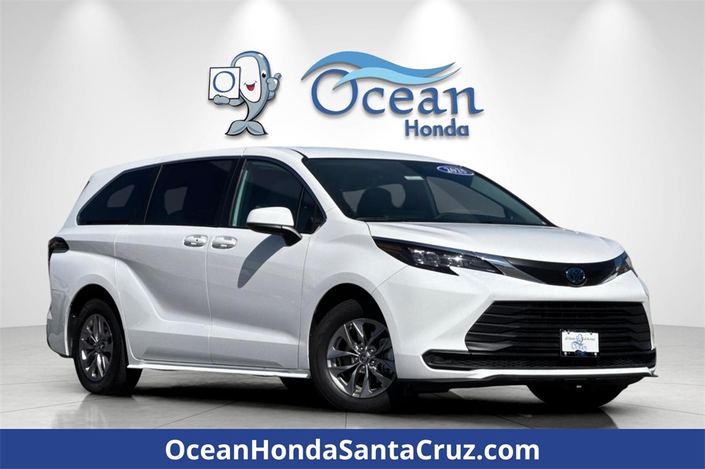 2025 Toyota Sienna LE 8-Passenger FWD