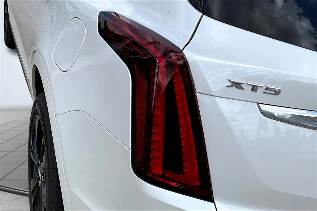 2023 Cadillac XT5 Premium Luxury White at Tom Peacock Cadillac