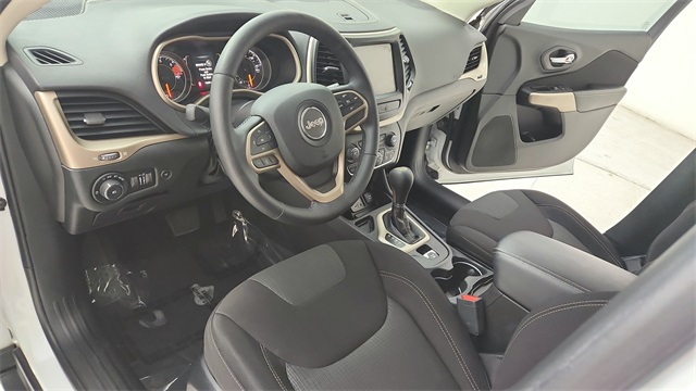 2017 Jeep Cherokee Latitude White at Gullo Toyota