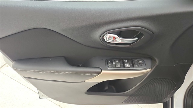 2017 Jeep Cherokee Latitude White at Gullo Toyota