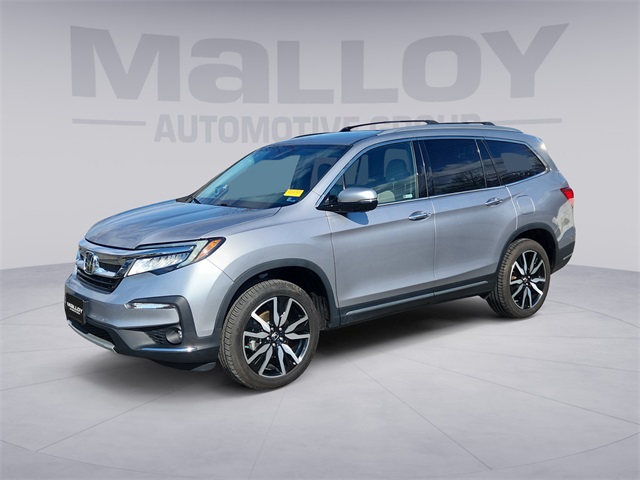 2022 Honda Pilot Touring AWD with Rear Captain's Chairs