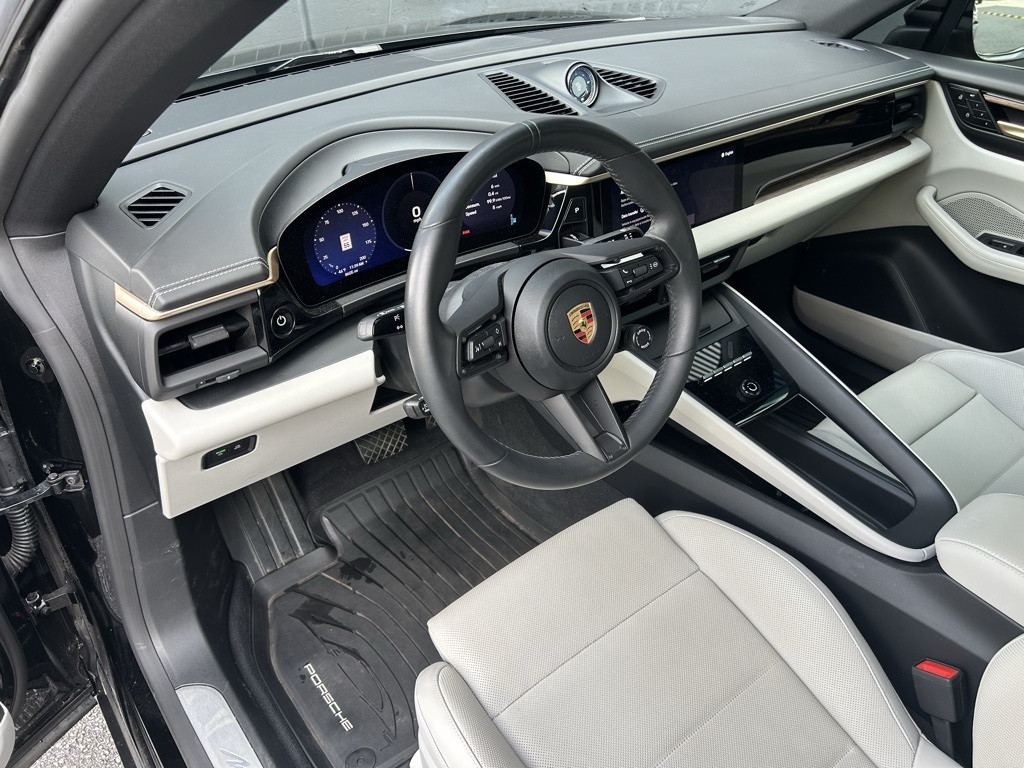 2024 Porsche Macan Electric 4 photo 4