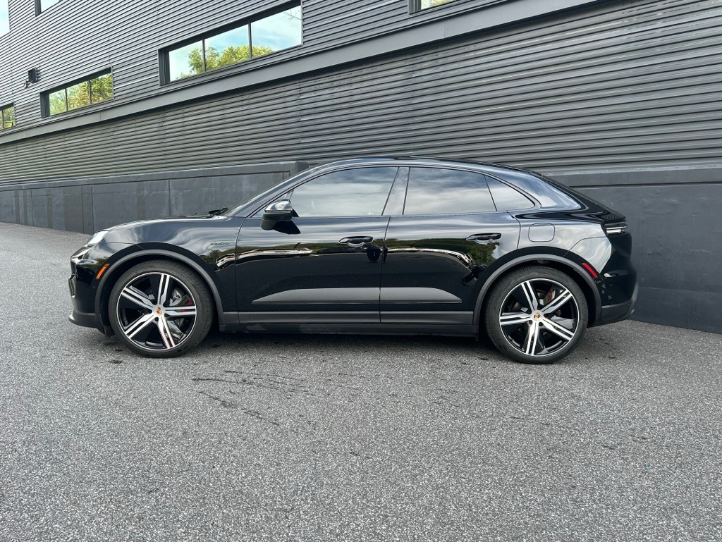 2024 Porsche Macan Electric 4 photo 2