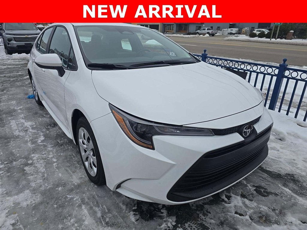 2025 Toyota Corolla LE's photo