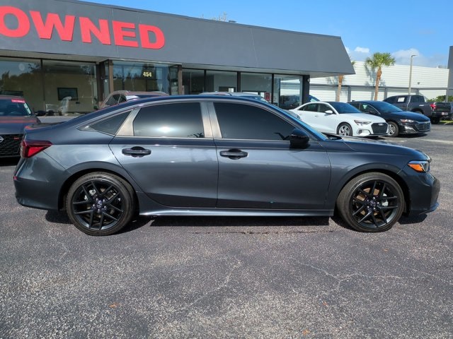 View vehicle photo 4