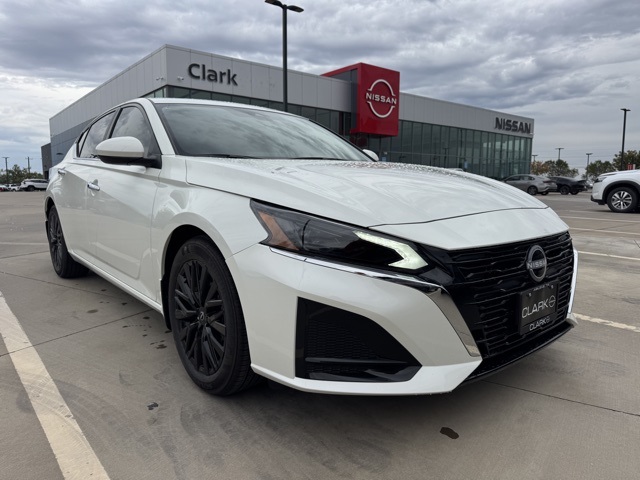 2025 Nissan Altima SV's photo