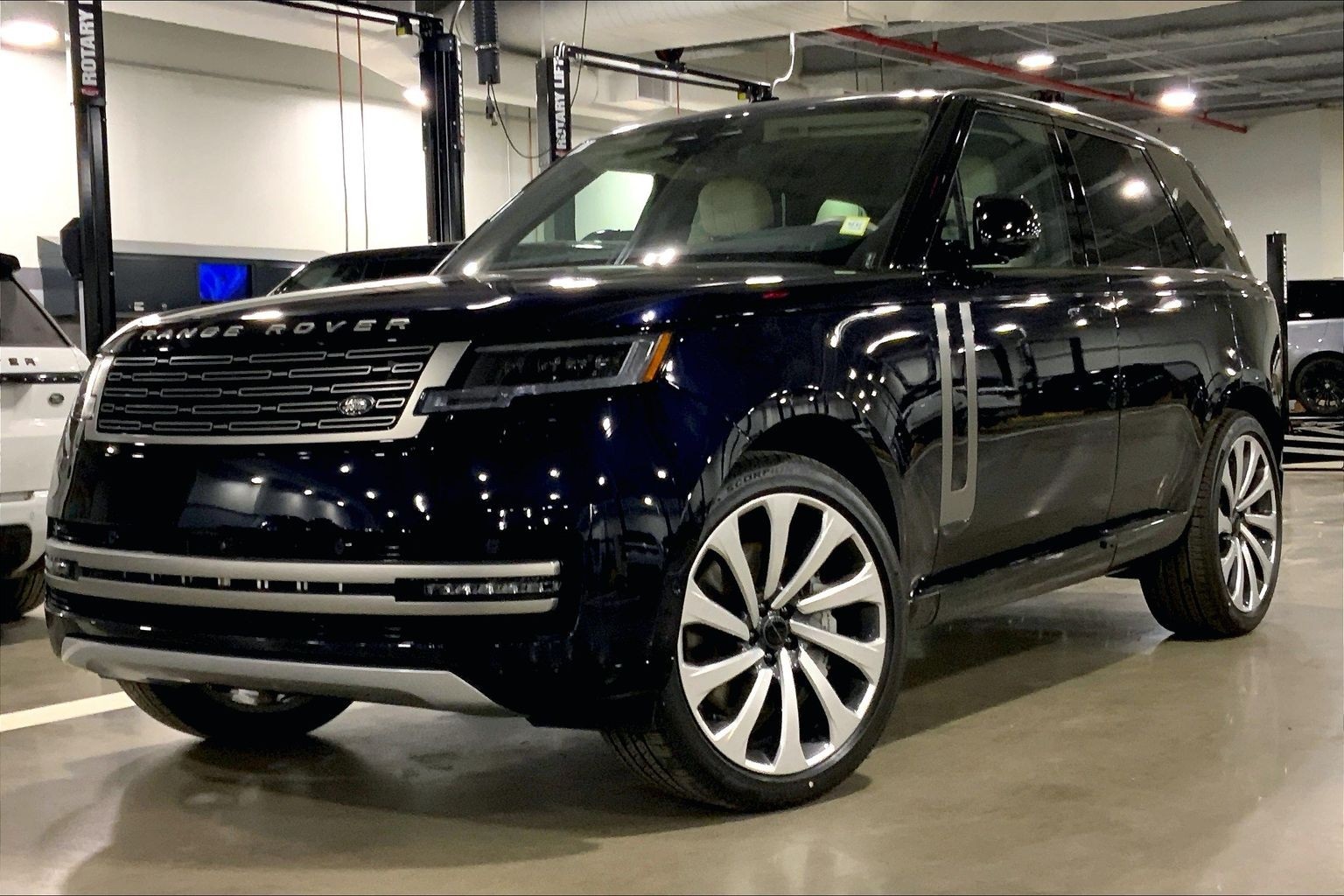 2026 Land Rover Range Rover P530 SE AWD