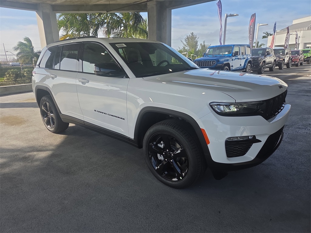 New Bright White Clearcoat 2025 Jeep Grand Cherokee Limited for