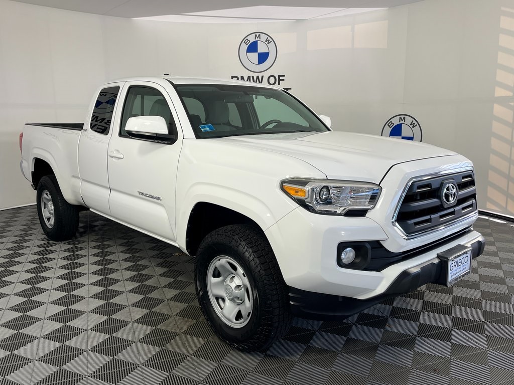 2016 Toyota Tacoma SR5's photo