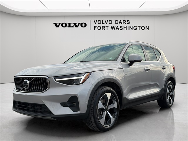 2025 Volvo XC40 B5 Plus Bright Theme