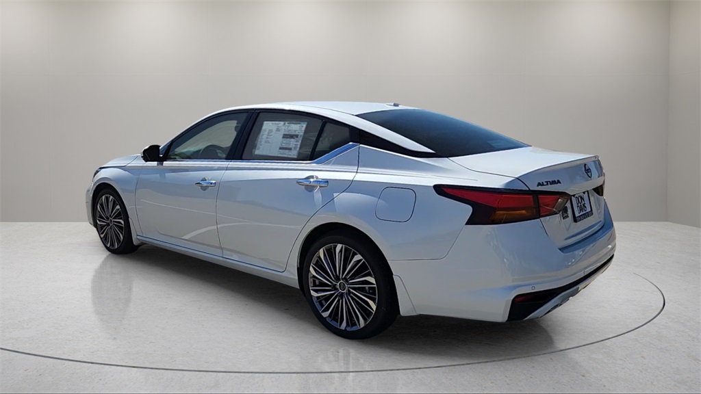 2025 Nissan Altima